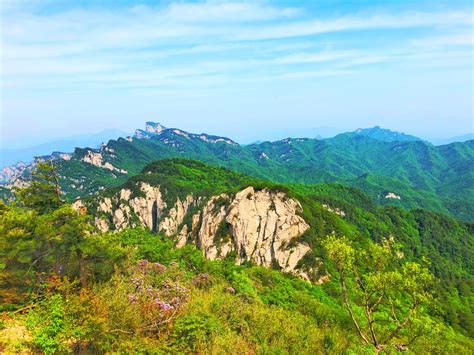 洛阳白云山的风景完全超乎我的想象。层峦叠嶂，群峰竞秀 洛阳白云山 群峰 金殿 新浪新闻