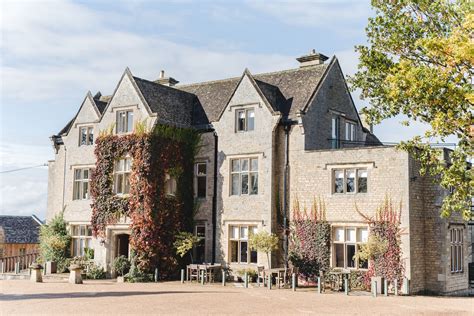 Hyde House Cotswold Wedding Venue In Stow On The Wold Autumn Wedding