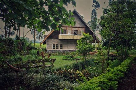 Wisata Horor Bersejarah di Rumah Ibu Pengabdi Setan, Pangalengan ...