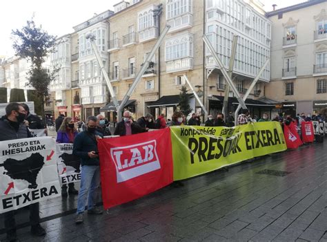 Nos Hemos Movilizado En Gasteiz Para Reclamar Que Traigan A Casa A Los Y Las Presas Vascas