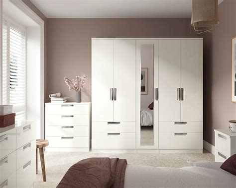 Steps to help choose the perfect wardrobe for your bedroom