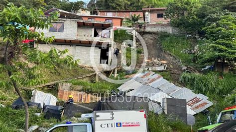 Deslizamiento De Tierra Sepulta A Una Joven Bajo Escombros En La Comuna