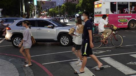 日媒直擊台灣行人地獄「目睹車從行人間鑽過」 交通死亡人均高日本6倍