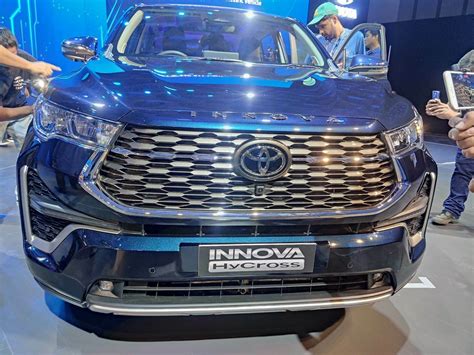 Toyota Innova Hycross Bookings Commenced Again For Top End Variants