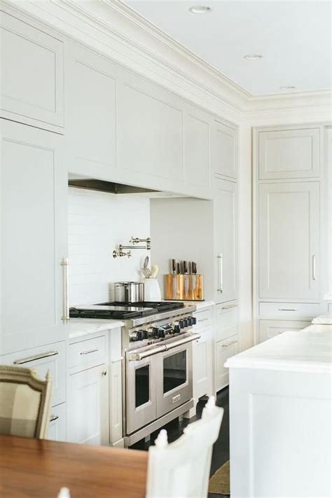 A Stylish Farmhouse Kitchen In Creamy Shades With Shaker Cabinets And