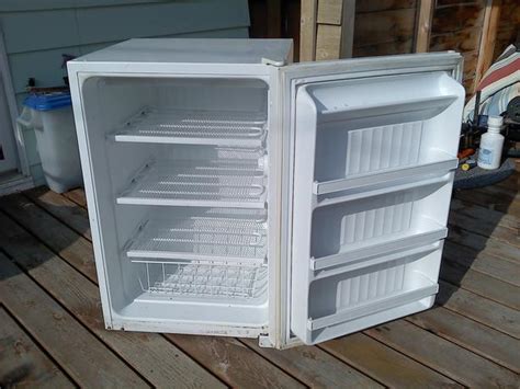 Freezers: Freezers Small Upright