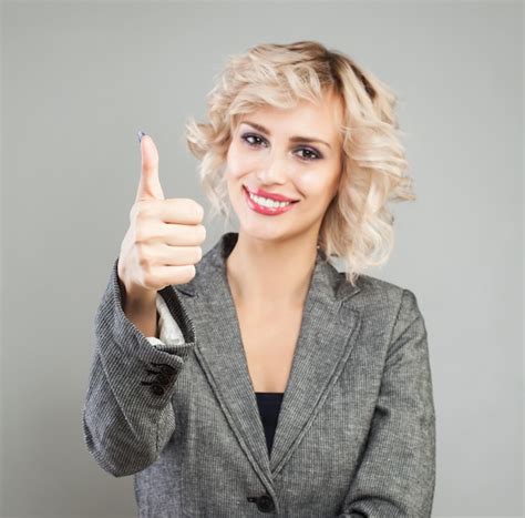 Pulgar Arriba Mano De Mujer De Negocios Feliz Foto Premium