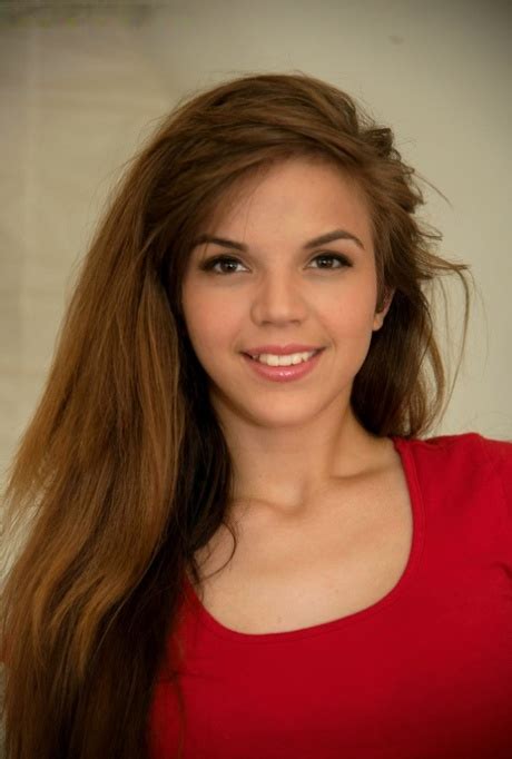 Cute Amateur Brooke Lynn Makes Her Nude Modeling Debut On Staircase CoedCherry