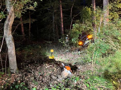 Pkw Fahrerin Bei Ausweichman Ver Auf B Renseezufahrt Schwer Verletzt