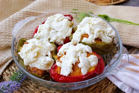 Pimientos rellenos de queso fáciles de preparar y muy ricos