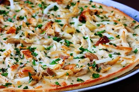 Roasted Garlic Chicken Pizza Recipe طبق اليوم بالصور