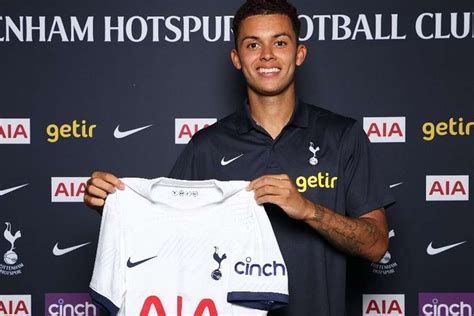 Oficial Tottenham contrata galês Brennan Johnson ao Nottingham Forest