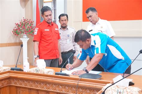 Terima Bantuan Donasi Untuk Korban Bencana Serasan Bupati Natuna Akan