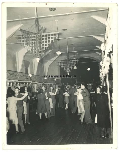 ORIG FOTO USAAF Soldaten Mit Belgische Frauen In FLORENNES Belgien