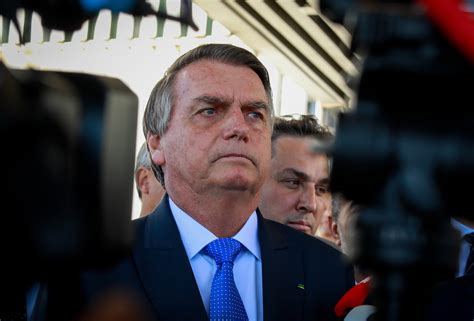 Jair Bolsonaro é Alvo Da Pf E Tem 24h Para Entregar Passaporte