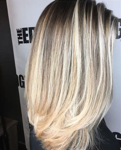 That Blend Beautiful Dimensional Blonde Highlights With A Smudge