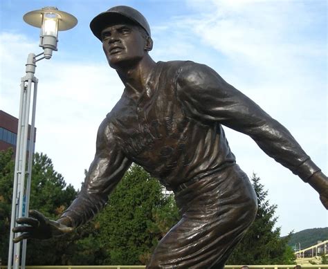 Roberto Clemente Quotes, Life Story, and Resources