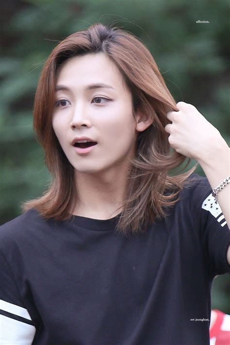 Jeonghan Yoon Junghan SEVENTEEN Long Hair Styles Jeonghan