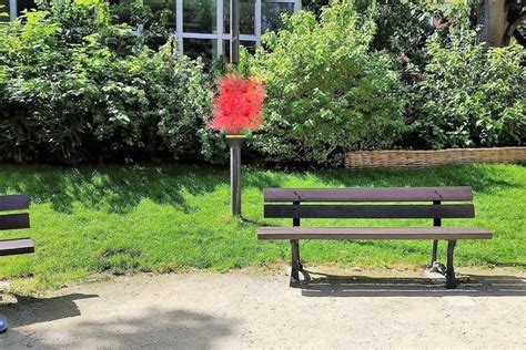 Je Participe Montreuil Articles Des Bancs Dans Le Square Patriarche