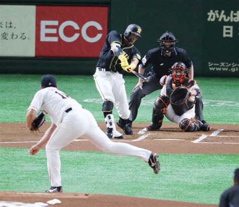 ＜巨・神＞1回1死一塁、糸井は菅野から右越えに先制2ランを放つ（撮影・大森 寛明） ― スポニチ Sponichi Annex 野球