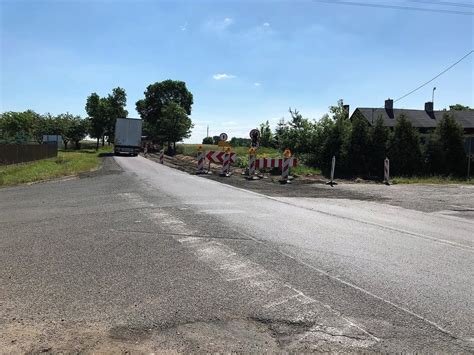 Nowe ścieżki pieszo rowerowe skrzyżowania i oświetlenie na