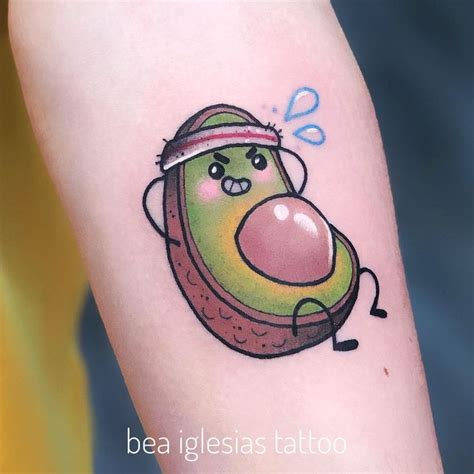 Bea Iglesias on Instagram: “ 🖤 AGUACATE 🖤 Este es uno de los tatuajes más divertidos que he hech ...