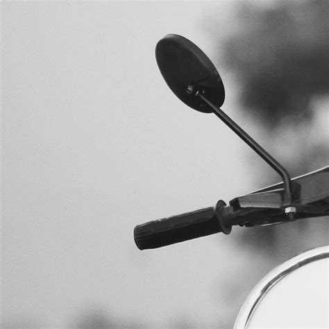 bercermin setelah terbangun  bercermin   rchmand