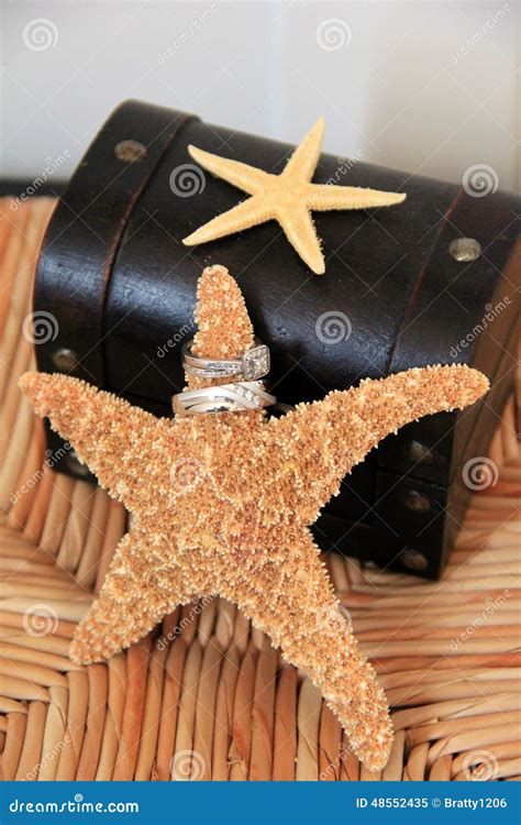 Wedding Ring Set With Starfish In Beach Themed Ceremony Stock Image