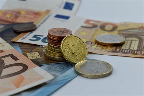 picture cent crisis interest investment loan market money