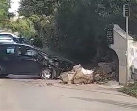 Mondragone Incidente Shock Sotto La Montagna Auto Distrugge La