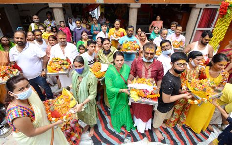 Nag Panchami Devotees Throng Ancient Nag Vasuki Temple In Up S