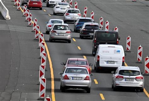 Baustellen auf der Autobahn TÜV gibt Tipps zur sicheren Fahrt