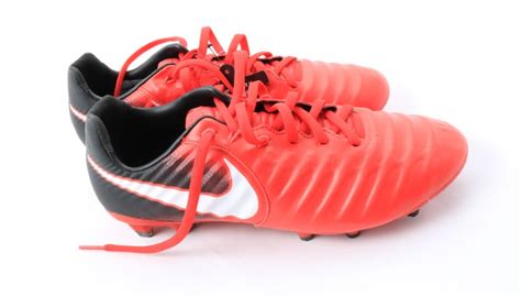 Sergio Ramos' Nike Tiempo Signed Boots - CharityStars