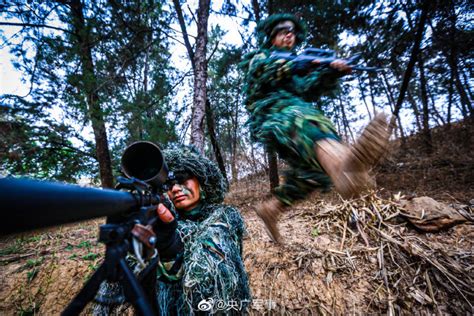 场面超燃！直击武警云南总队怒江支队特战队员山林地捕歼战斗演练 极目新闻