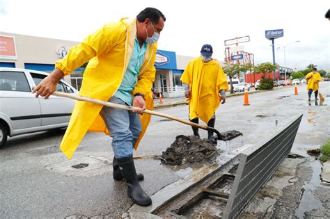 Ren N Barrera Supervisa Trabajos De Limpieza Y Desazolve De Rejillas