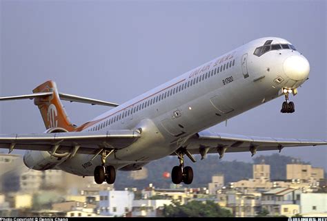 Mcdonnell Douglas Md 90 30 Uni Air Aviation Photo 0652733