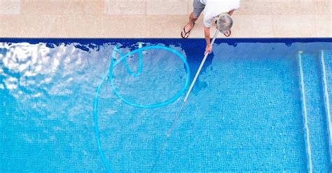 Limpeza da piscina qual a importância de fazer regularmente