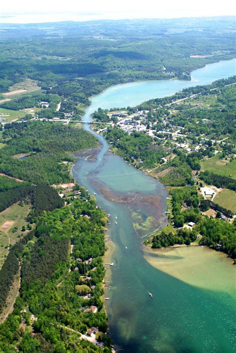 Counties » Leelanau » Lake Leelanau Narrows N-S | Anderson Aerial ...