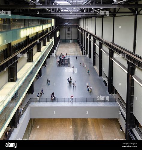 London Großbritannien 2 May 2017 Suchen in Turbine Hall dem