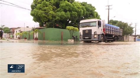 V Deo Chuva Forte Provoca Alagamentos Na Regi O Metropolitana Do