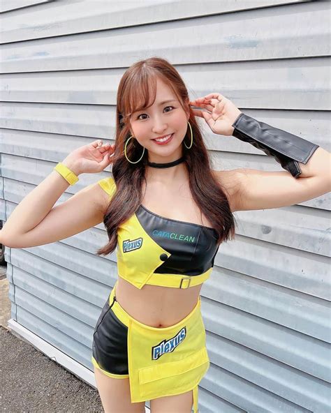 安田七奈さんのインスタグラム写真 安田七奈instagram「s耐第5戦もてぎ💛🖤 888号車grid Motorsportの応援 よろしくお願いします☺️ S耐 安田七奈 なー