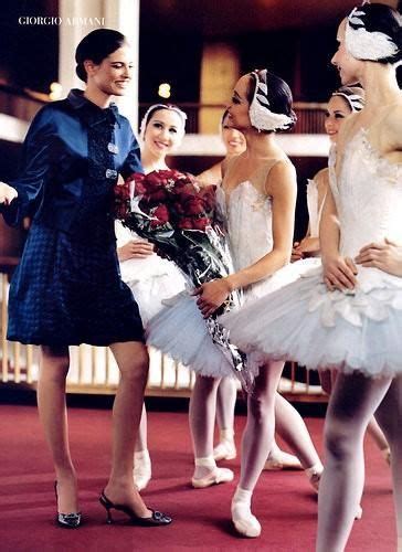 Four Ballerinas In Tutu Skirts Are Talking To Each Other While Holding