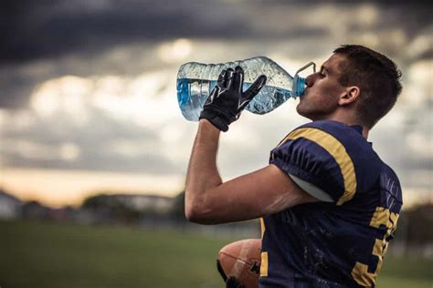 5 Ways to Minimize Heat Stroke During Summer Football Practice