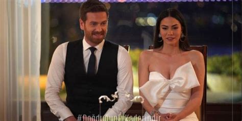 The giant ribbon worn to Demet Özdemir in the Doğduğun Ev Kaderindir