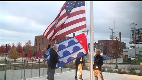 Official Flag Of Des Moines Flying High Again