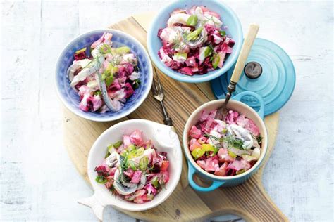 Aardappelsalade Met Biet En Zure Haring Recept Allerhande Albert