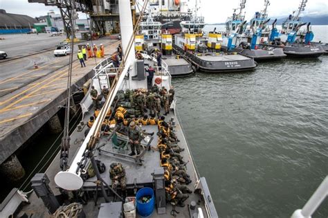 Porto De Paranagu Recebe Navio Da Marinha Para Exerc Cio De Oficiais