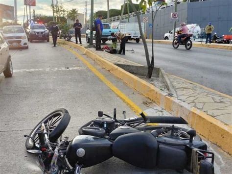 Pareja De Motociclistas Sufre Fuerte Accidente