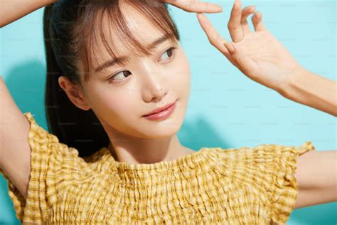 portrait girl pictures   images stock   unsplash