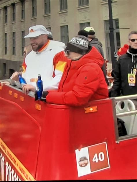 Vahe Gregorian On Twitter Travis Kelce And Mom At Front Of Bus W